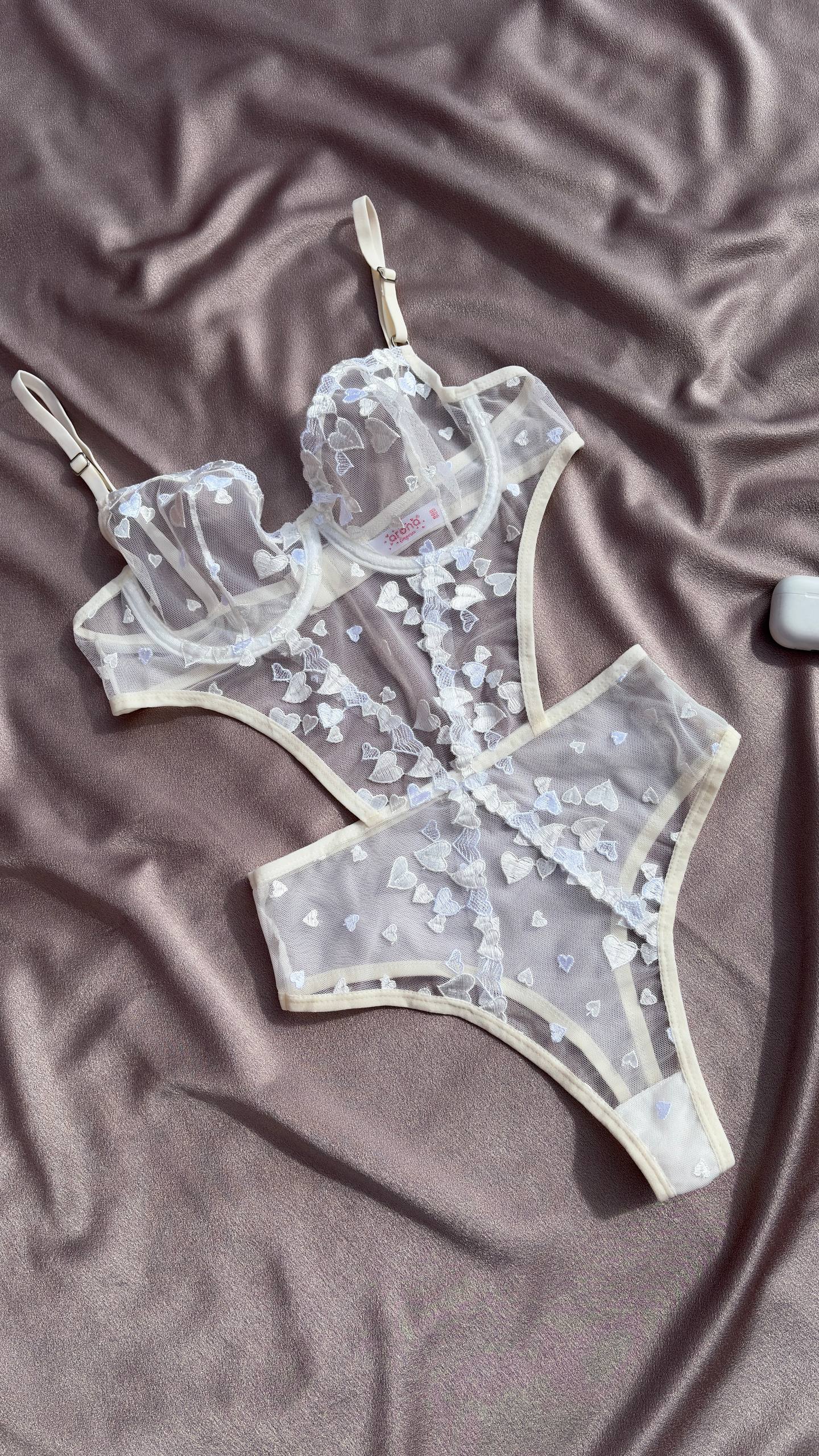 L'Amoure Serisi: Bordo Kalp Nakışlı Transparan Body 🌹✨