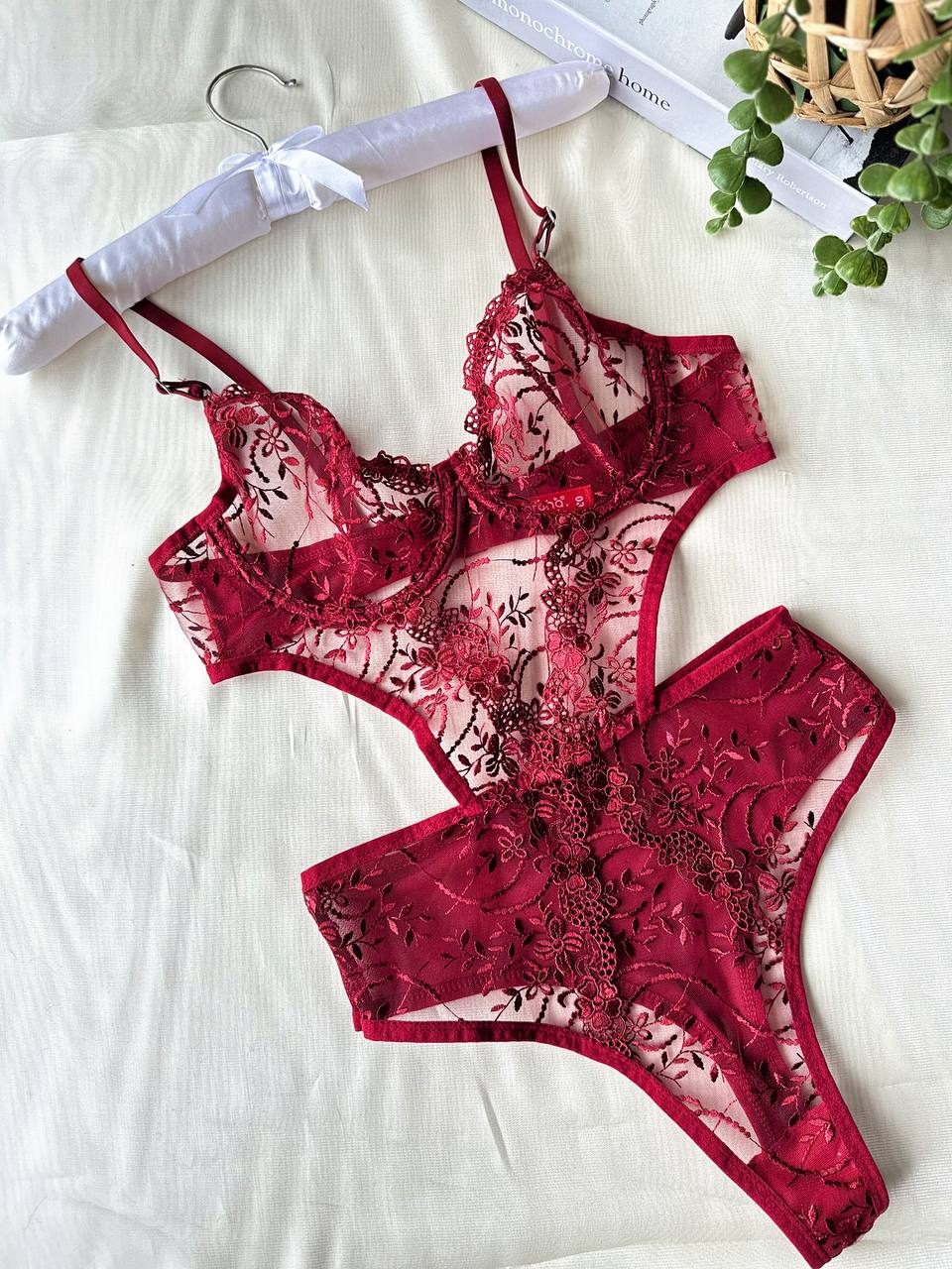Royal Berry Serisi: Bordo Asimetrik Nakışlı Dantel Body Suit 🍷✨ 122
