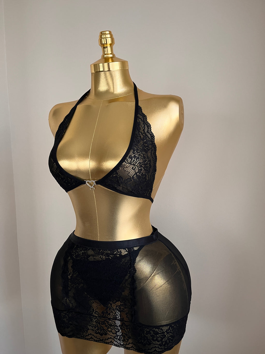 Crystal Heart Serisi: Siyah Dantel Büstiyer ve Etek Kombini 🖤 13009
