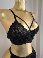 Cross-Line Serisi: Nakışlı Siyah Jartiyer ve Bralet Seti 💋 12008