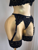 Cross-Line Serisi: Nakışlı Siyah Jartiyer ve Bralet Seti 💋 12008