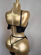 Cross-Line Serisi: Nakışlı Siyah Jartiyer ve Bralet Seti 💋 12008