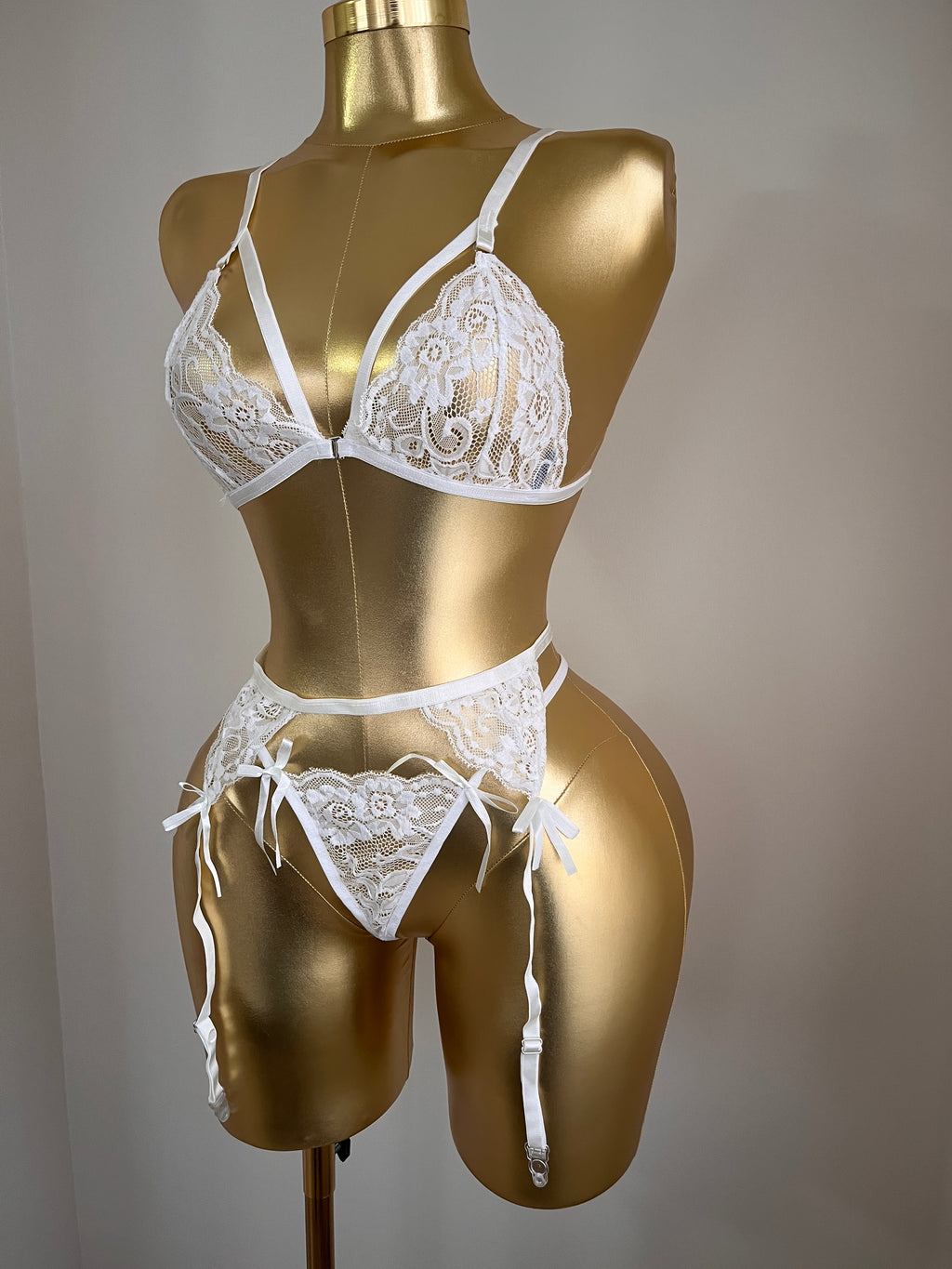 Premium Seri: Floral Dantel Detaylı Lüks Beyaz Jartiyer Seti 🕊️ 12001